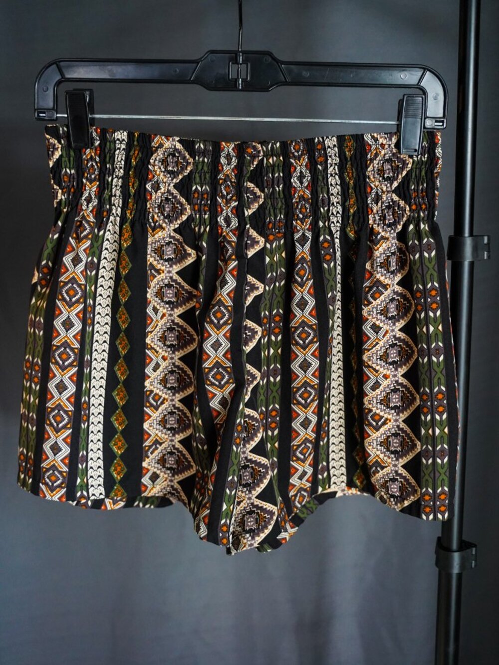 SHEIN Geometric Print High-Waisted Shorts Size Medium